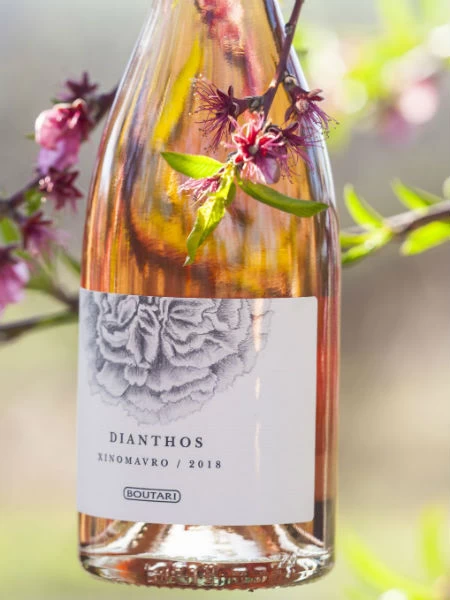 Dianthos, ένα αρωματικό λουλούδι στο ποτήρι μας