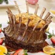 Κορώνα αρνιού γεμιστή με ρύζι, σπανάκι και φέτα (της Μυρσίνης Λαμπράκη)