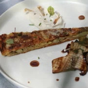 Πίτα γκιουζλεμέ με αγκινάρες, βασιλικά μανιτάρια πλευρότους και ταραμά «Caesar’s» 