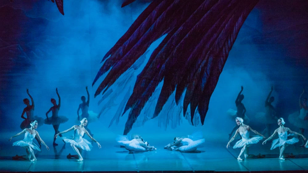 «Λίμνη των κύκνων»: Το μπαλέτο των μπαλέτων στο Μέγαρο Μουσικής - εικόνα 1