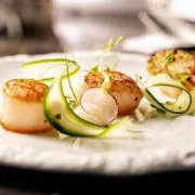 Χτένια με αγγούρι, ραπανάκι, καλαμπόκι, εσπεριδοειδή