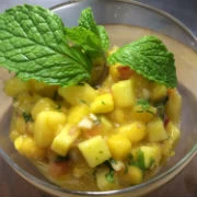 Salsa με μάνγκο και πιπέρι καγιέν
