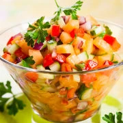 Salsa με πεπόνι, πιπεριές, τσίλι και μέντα