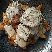 Χοιρινό με σάλτσα γιαουρτιού και πατάτες κυδωνάτες τηγανητές (του σεφ Μανώλη Παπουτσάκη)