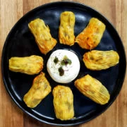 Κολοκυθανθοί γεμιστοί με ρύζι συνοδεία κρέμας κρητικών τυριών