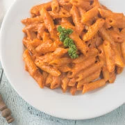 Σάλτσα ντομάτα με βότκα και κρέμα γάλακτος