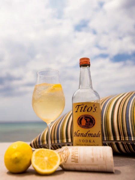 Tito’s Handmade Vodka… και μύρισε καλοκαίρι 