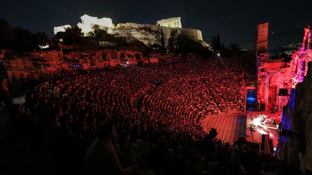 Χορεύοντας με τις Βάκχες: Ακούσαμε τους Dead Can Dance στο Ηρώδειο - εικόνα 3