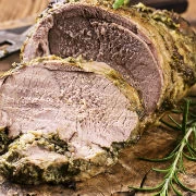 Αρνίσιο μπούτι σε κρούστα από αρωματικά βότανα