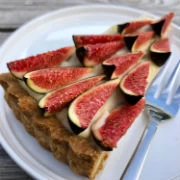 Τάρτα με κρέμα και φρέσκα σύκα