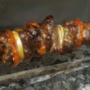 Κιαπάπι (κοντοσούβλι) μαριναρισμένο σε κόκκινο κρασί