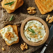 Άλειμμα με μπλου τσιζ και καρυδόψυχα