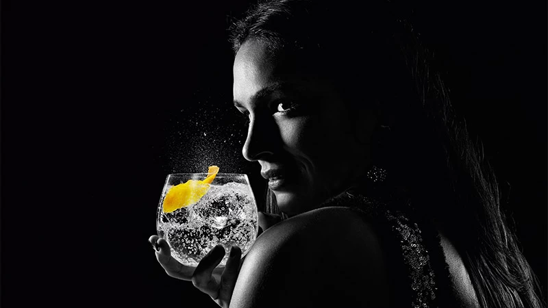 Τα μέλη του THE PASS by Schweppes θα ταξιδέψουν με την αιθέρια φωνή της Αμερικανίδας Chrysta Bell - εικόνα 1