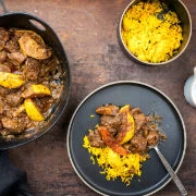 Αρνίσιο κρέας με σαφράν και κυδώνια 