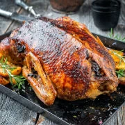 Κόκορας με κυδώνια, γλυκοπατάτες και πατάτες στο φούρνο 