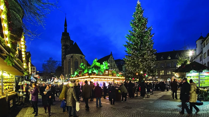 Από τα πιο γιορτινά σημεία της πόλης είναι η Schillerplatz με τη χριστουγεννιάτικη αγορά της και πολλές εκδηλώσεις