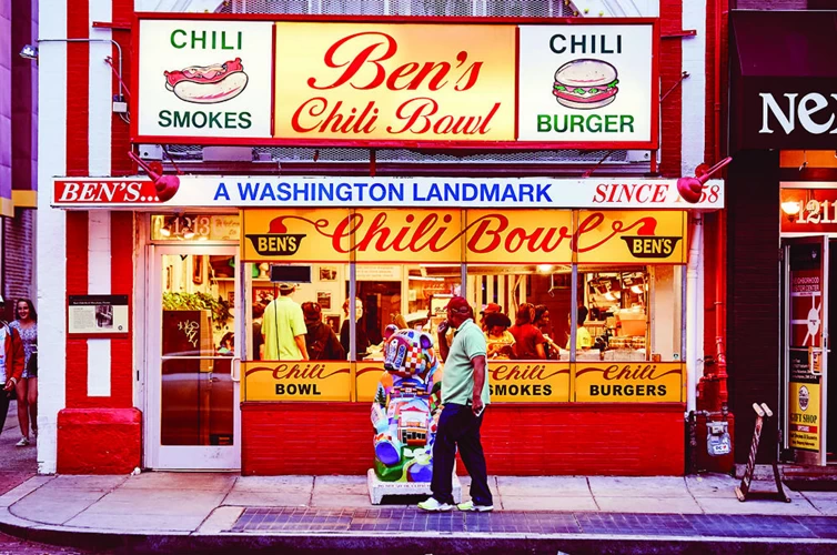 Στο «Ben’s Chili Bowl» θα δοκιμάσετε το αγαπημένο streetfood του Ομπάμα! 