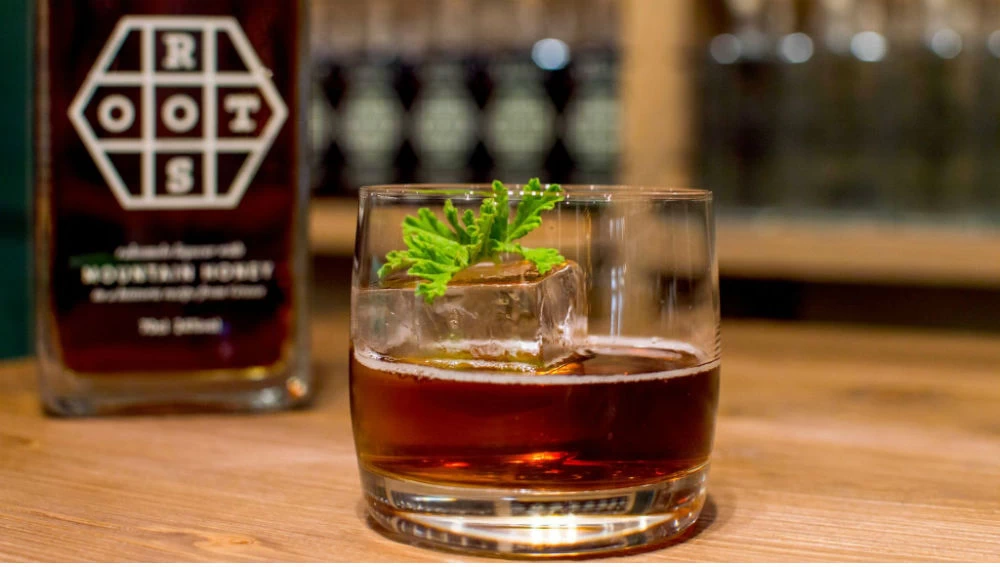 Το γιορτινό «Roots Pop Up Bar» επιστρέφει στο υπόγειο του Yoleni’s - εικόνα 1