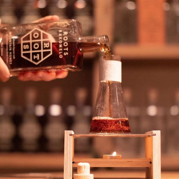Το γιορτινό «Roots Pop Up Bar» επιστρέφει στο υπόγειο του Yoleni’s - εικόνα 2