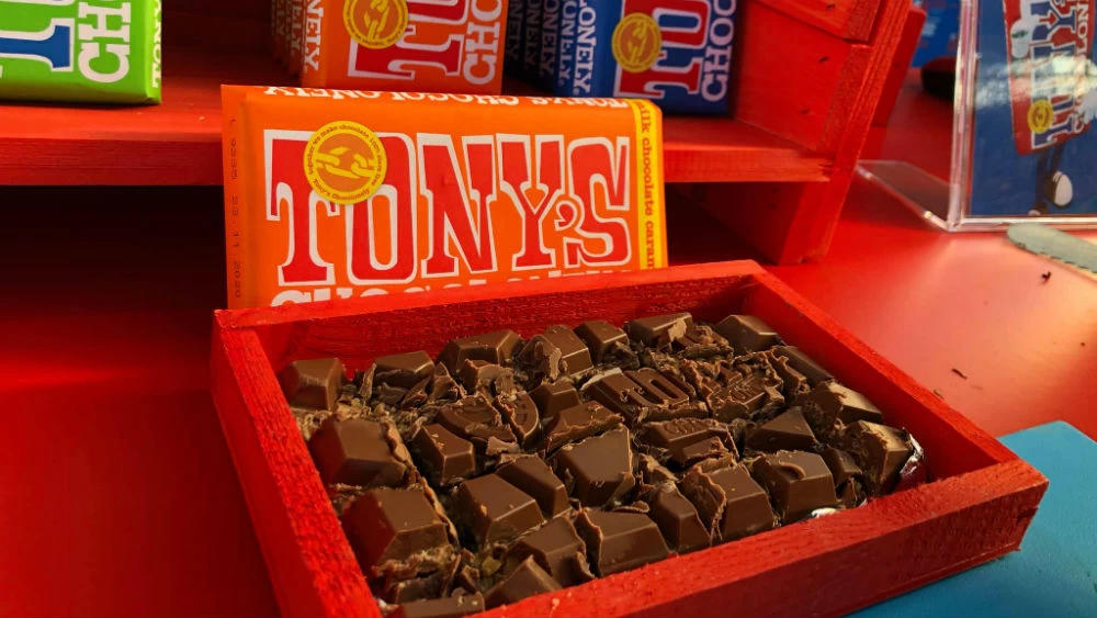 Οι σοκολάτες «Tony’s Chocolonely» προσπαθούν να σταματήσουν την παιδική δουλεία