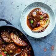 Χοιρινό μάγουλο με κυδώνι και ρετσίνα από τον Ανδρέα Μαυρομμάτη