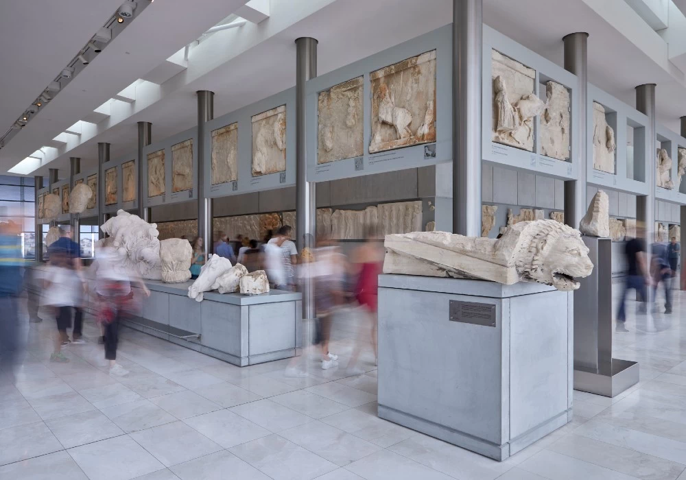 Ανανεωμένος αέρας στο Μουσείο Ακρόπολης: Περισσότερη αρχαϊκή Ακρόπολη, καλύτερος φωτισμός και νέα γλυπτά - εικόνα 1