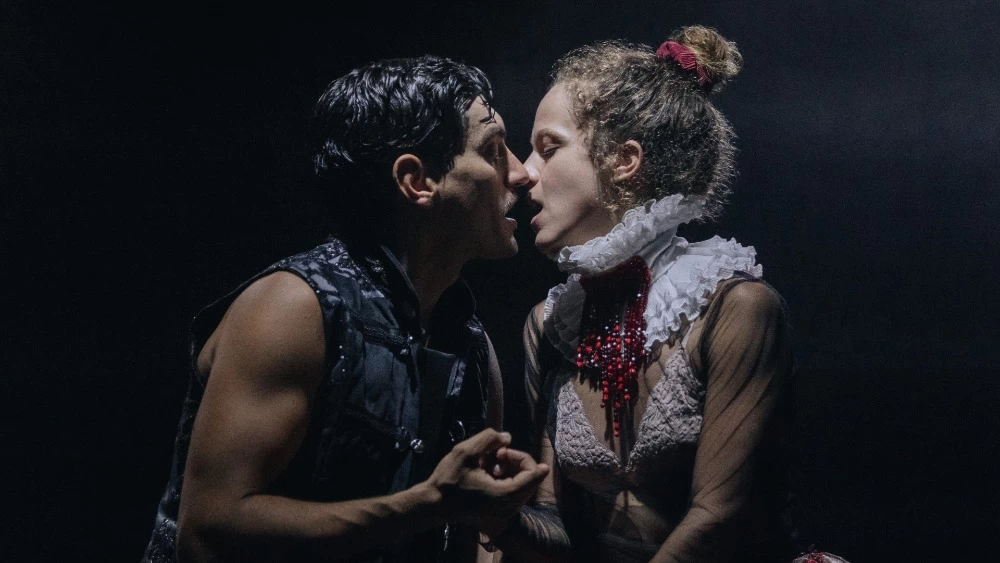 Πρώτες φωτογραφίες από το «This is not Romeo and Juliet» του Αργύρη Πανταζάρα - εικόνα 9