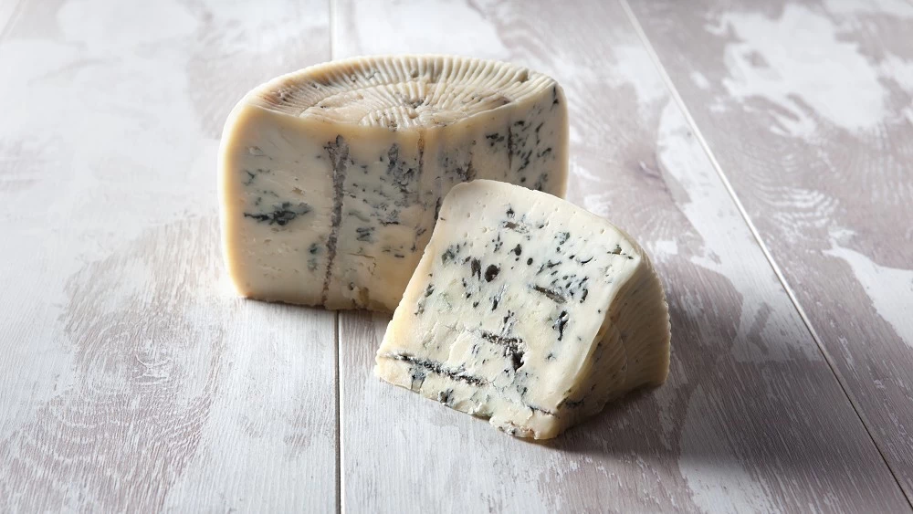 ΚΥΑΝΟ: Το ελληνικό «μπλε τυρί» έφτασε στο τραπέζι μας