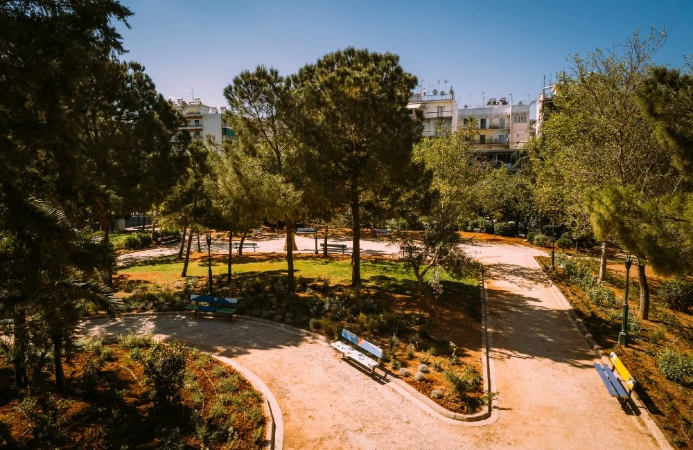 Ολοκληρώθηκαν οι παρεμβάσεις στο πάρκο Κλωναρίδη-Φιξ: Μια νέα όαση πρασίνου στην Πατησίων - εικόνα 1