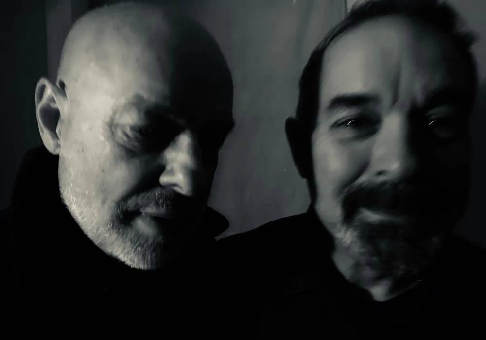 Roger & Brian Eno: «Δεν μπορείς ν’ αντισταθείς στην πρόκληση της Ακρόπολης!» - εικόνα 1