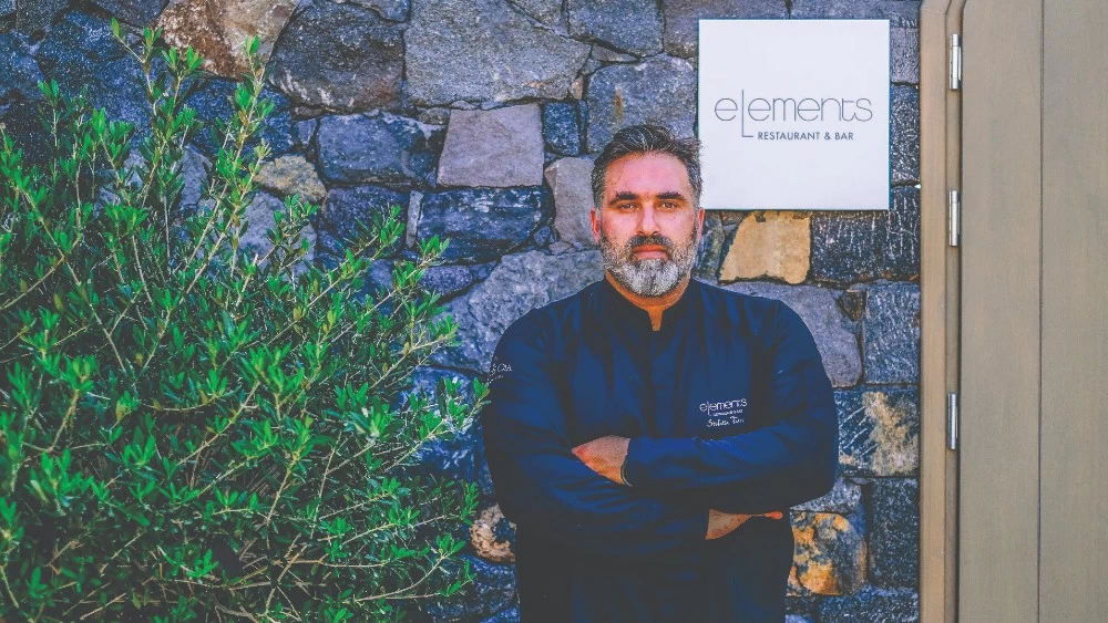 «Elements»: Χρυσοσκουφάτη Γαστρονομία με θέα το ηλιοβασίλεμα. - εικόνα 1