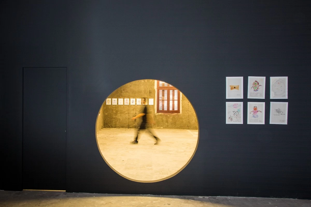 Athens Biennale 7: Μέσα στην «Έκλειψη» των καιρών μας – Διαλέξαμε έξι συμμετοχές που συναρπάζουν - εικόνα 10