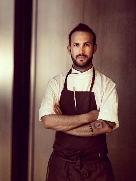 Ο Νίκος Ισπυρούδης εξελίσσει την Επτανησιακή κουζίνα στο Lesante Blu 