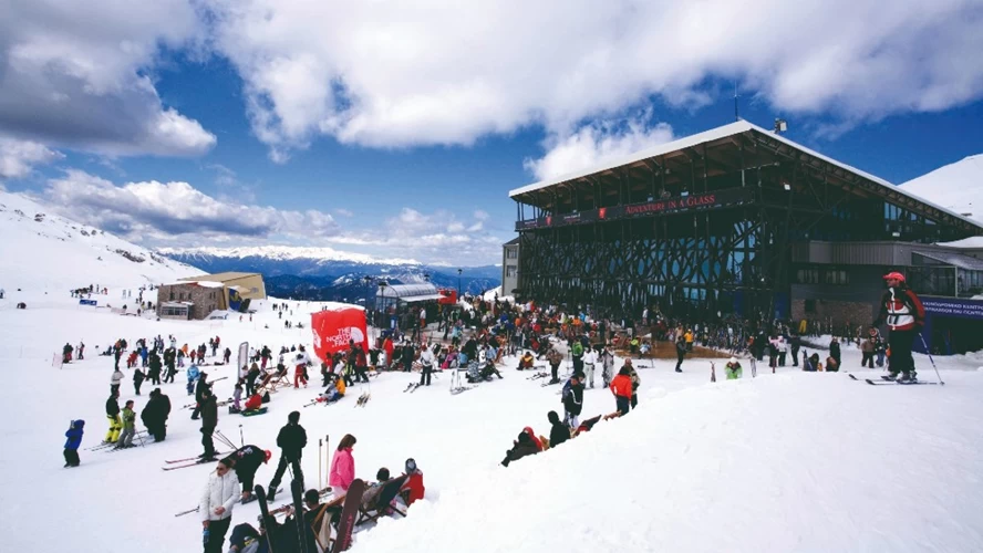 Η επίσκεψη στο Χιονοδρομικό Κέντρο Παρνασσού είναι εμπειρία για σκιέρ και μη
