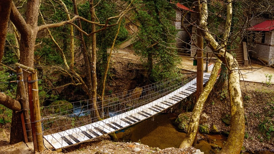 Μια αλλιώτικη γέφυρα στο Πάρκο Αναψυχής της Παύλιανης