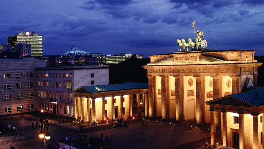 Βραδινή άποψη της Πύλης του Βραδεμβούργου © visit Berlin Artfully Media, Sven Christian Schramm 