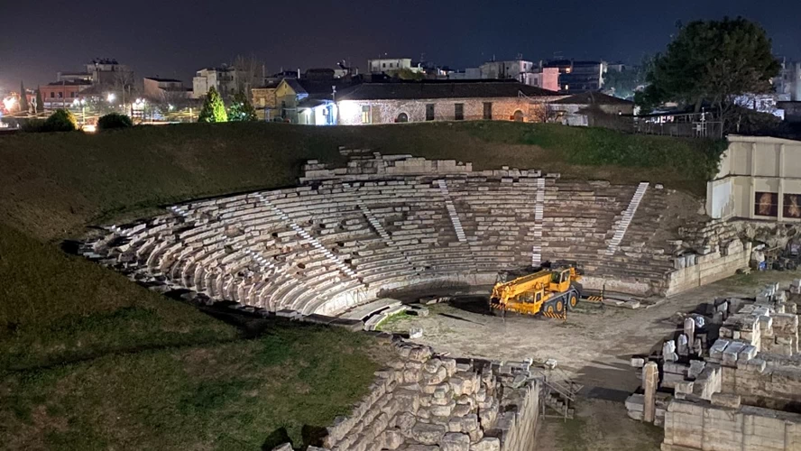 Την απουσία μνημείων αντισταθμίζει το Α΄ Αρχαίο Θέατρο.