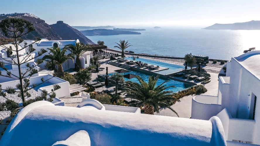 Αποστομωτική θέα απολαμβάνει το μόλις δεύτερο «Nobu Hotel» της Μεσογείου.