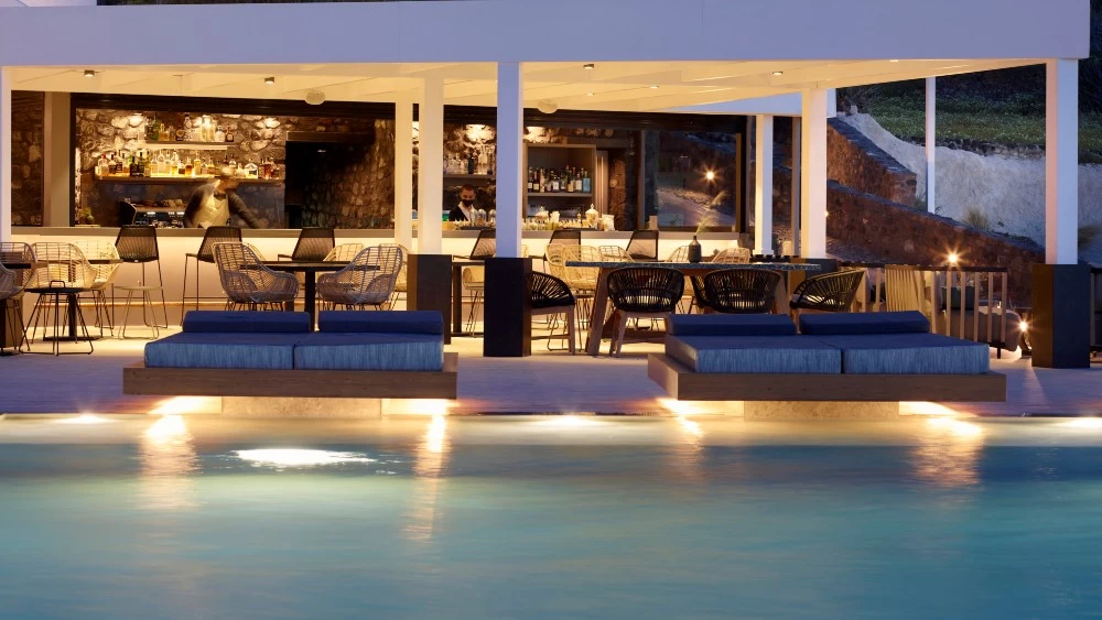 Santo Maris Oia Luxury Suites & Spa: Όταν η βιωσιμότητα συστήνεται στη γαστρονομική σκήνη της Σαντορίνης - εικόνα 2