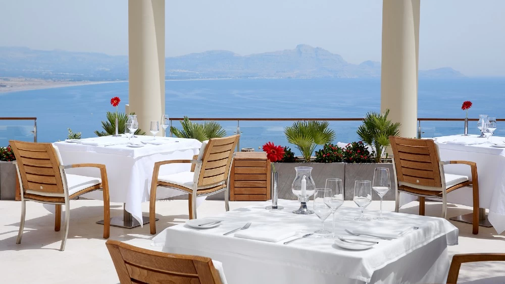 Φθινοπωρινή απόδραση με πολυτέλεια στο Lindos Blu Luxury Hotel - εικόνα 2