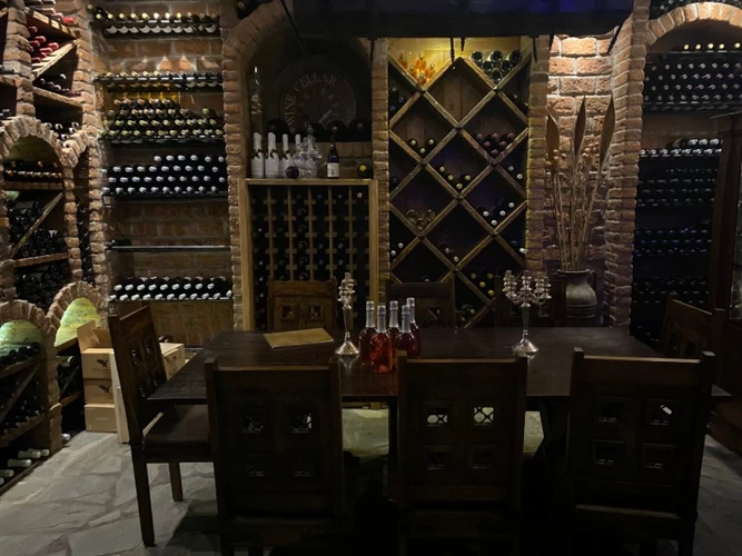 Εκλεκτά κρασιά απ’ όλη την Ελλάδα και το εξωτερικό στο «Kelari Pro» © Λένα Γκόβαρη