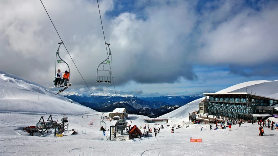 Ανανεωμένο επιστρέφει το μεγαλύτερο χιονοδρομικό κέντρο της χώρας στον Παρνασσό. © Shutterstock.com