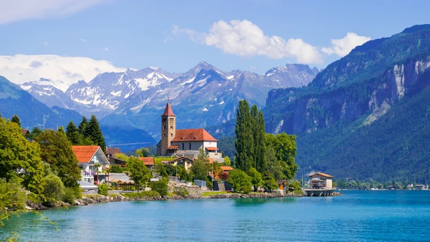 Απολαύστε την ελβετική ηρεμία μέσα από τα παράθυρα του Golden Pass Express © Shutterstock.com