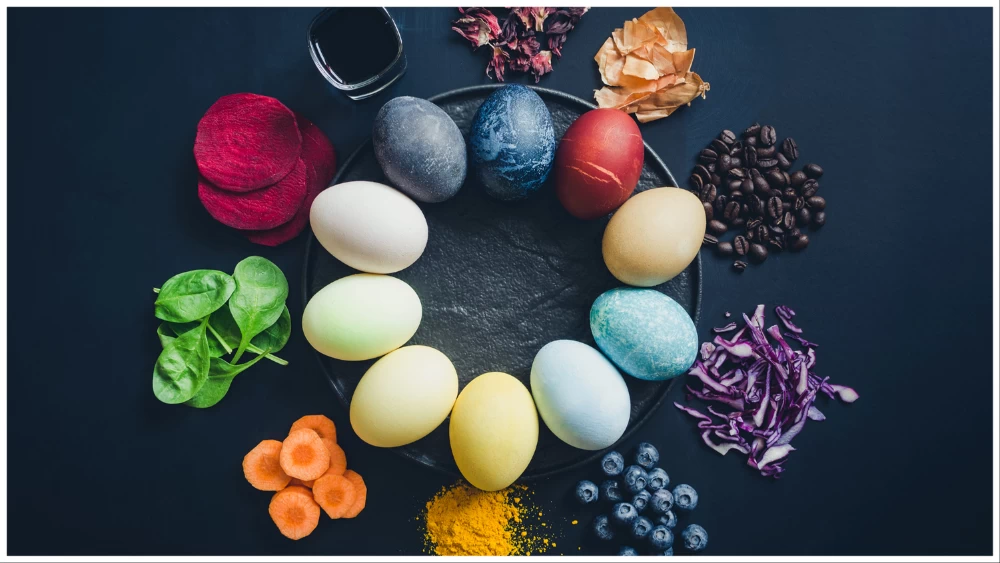 Αυγά βαμμένα από τη φύση
