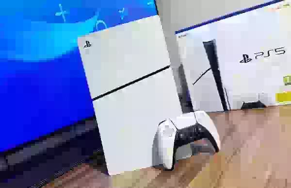 PS5 Slim: φωτογραφίες, πληροφορίες, σχολιασμός