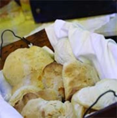Ζυμωτό ψωμί από το φούρνο «Γαία» στο Πάπιγκο