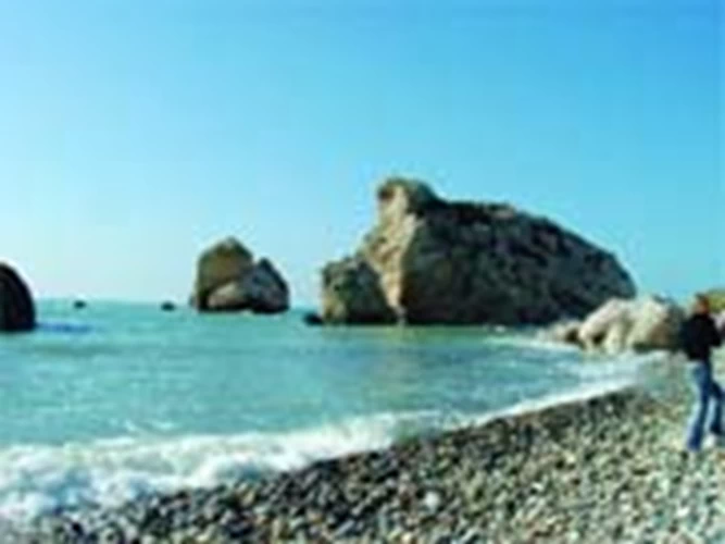Η παραλία της Πέτρας του Ρωμιού στην Κύπρο