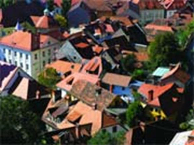Παραμυθένια η εικόνα της Λιουμπλιάνα από ψηλά