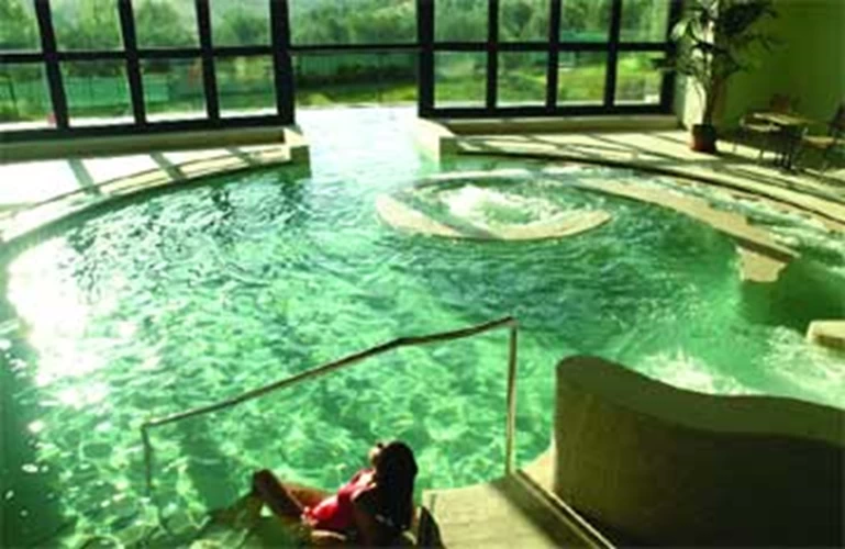 Bασικό στοιχείo της θεραπείας στην πισίνα με τις Bioaquam Circuit πολυθρόνες είναι η θέα στο τοσκανέζικο πράσινο.