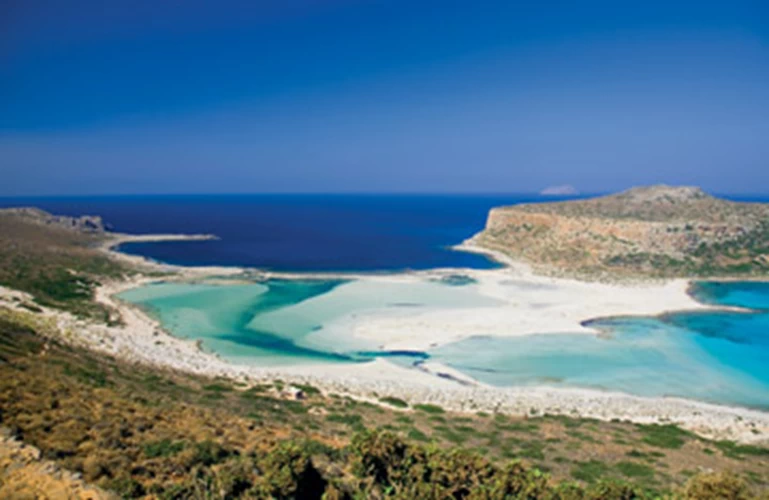 Μπάλος στο ακρωτήριο της Γραμβούσας, ένα από τα θεαματικότερα τοπία της Ελλάδας.